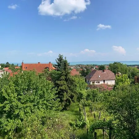 Gyoengyvirag Szallas *