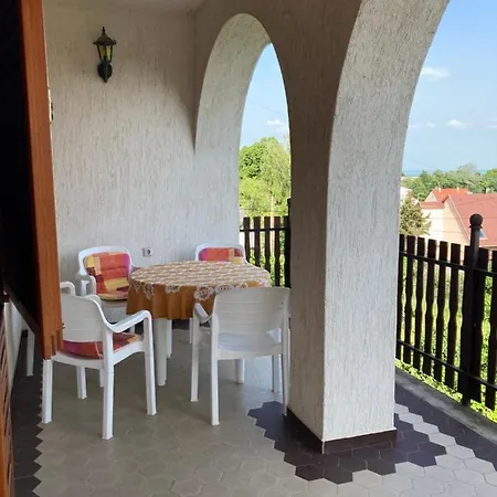 Apartment Gyoengyvirag Szallas *