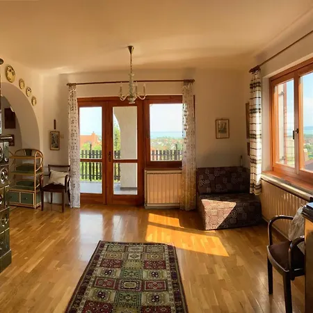 Gyoengyvirag Szallas Apartman *